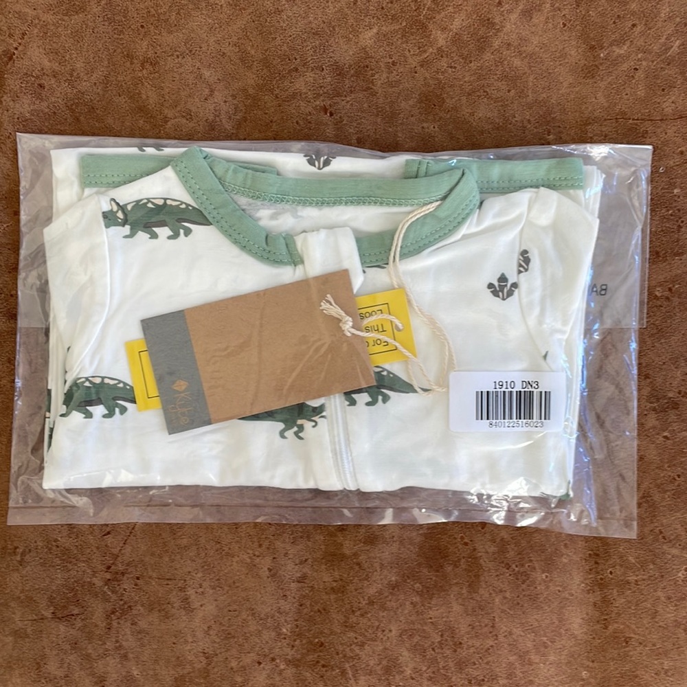 Kyte baby long sleeve zip romper in Dino